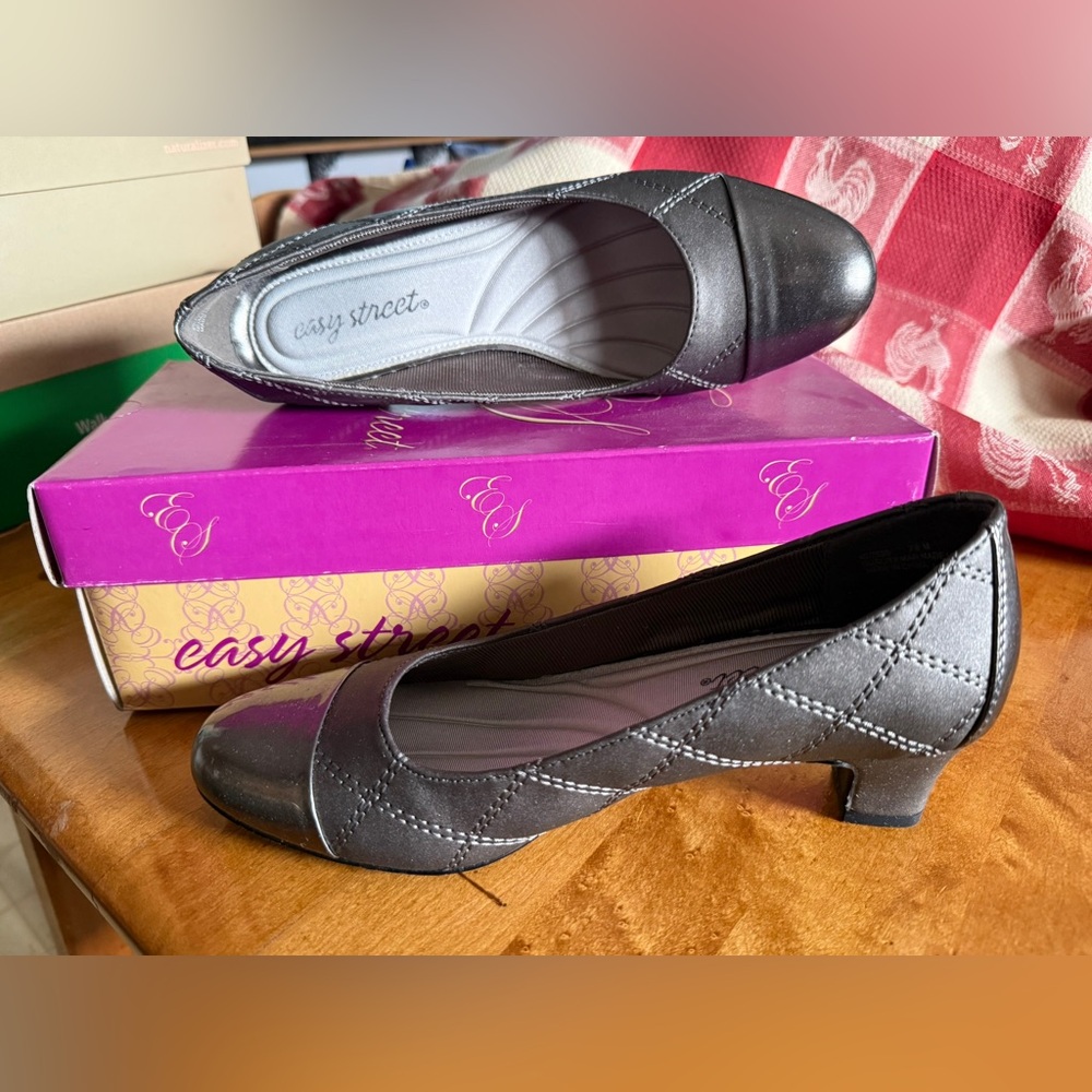 Easy Street pewter pumps size 7.5 M